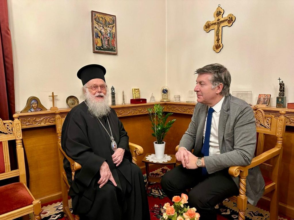 Συνάντηση του Ιδρυτή και Προέδρου της HOPEgenesis, Δρ. Στέφανου Χανδακά με τον Αρχιεπίσκοπο Τιράνων, Δυρραχίου και πάσης Αλβανίας, Αναστάσιο